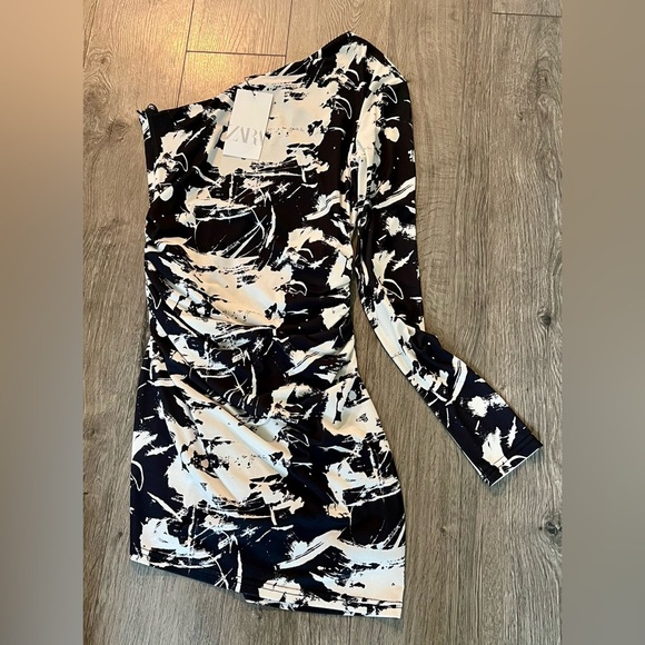Zara Dresses & Skirts - Zara Abstract Print One-Shoulder Mini Dress Size Medium NWT black white sexy fit